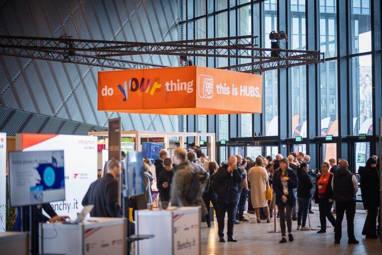 Sztuczna inteligencja to absolutnie priorytetowy kierunek. Polska traci na tym, że nasz biznes wciąż boi się wdrożeń. Dyskutowaliśmy o tym podczas Infoshare Katowice