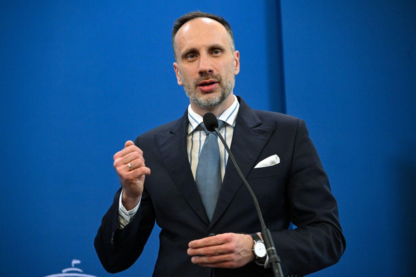 Poseł PiS Janusz Kowalski podczas konferencji prasowej w Sejmie w Warszawie