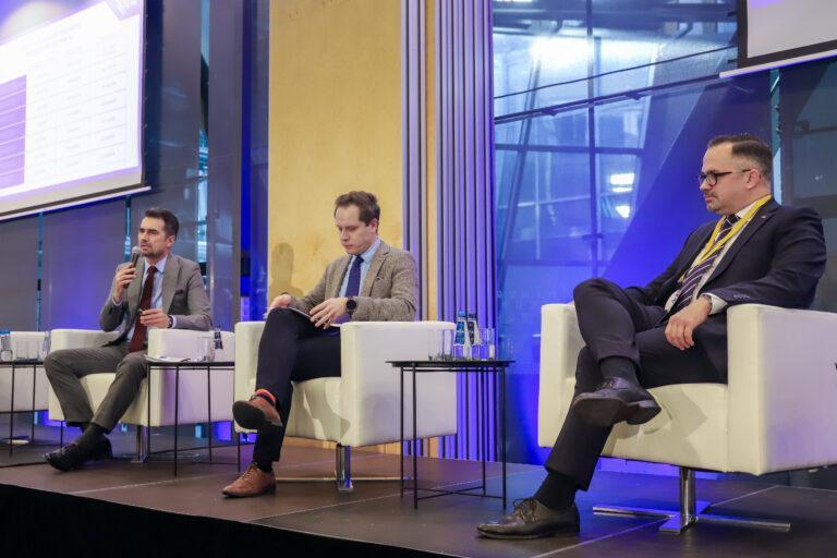 Piotr Malepszak, wiceminister infrastruktury, Patrycjusz Wyżga, Marcin Horała, b. pełnomocnik ds. budowy CPK.