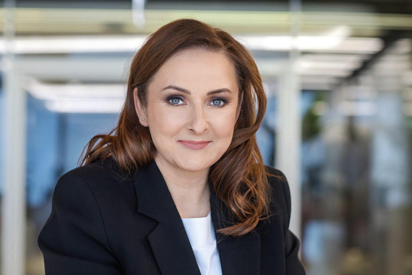 Marta Życińska, dyrektorka generalna polskiego oddziału Mastercard Europe, przyznaje, że Polska wyróżnia się w amerykańskiej grupie otwartością na innowacje. Dlatego chce, by to tu ruszyły pierwsze w organizacji agenci AI. Fot. Mastercard