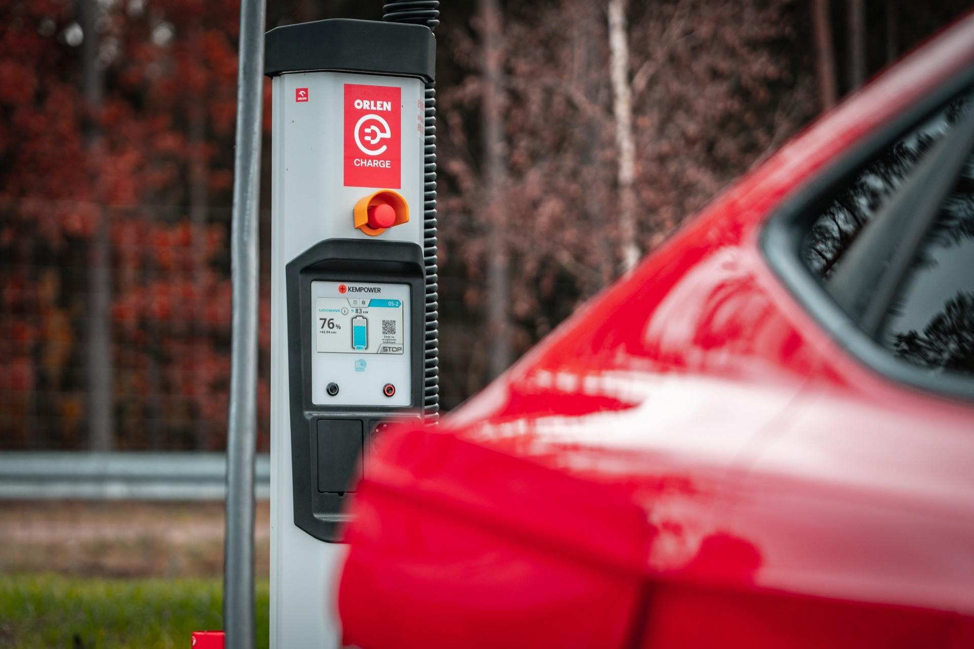 Na zdjęciu punkt ładowania aut elektrycznych Orlen Charge