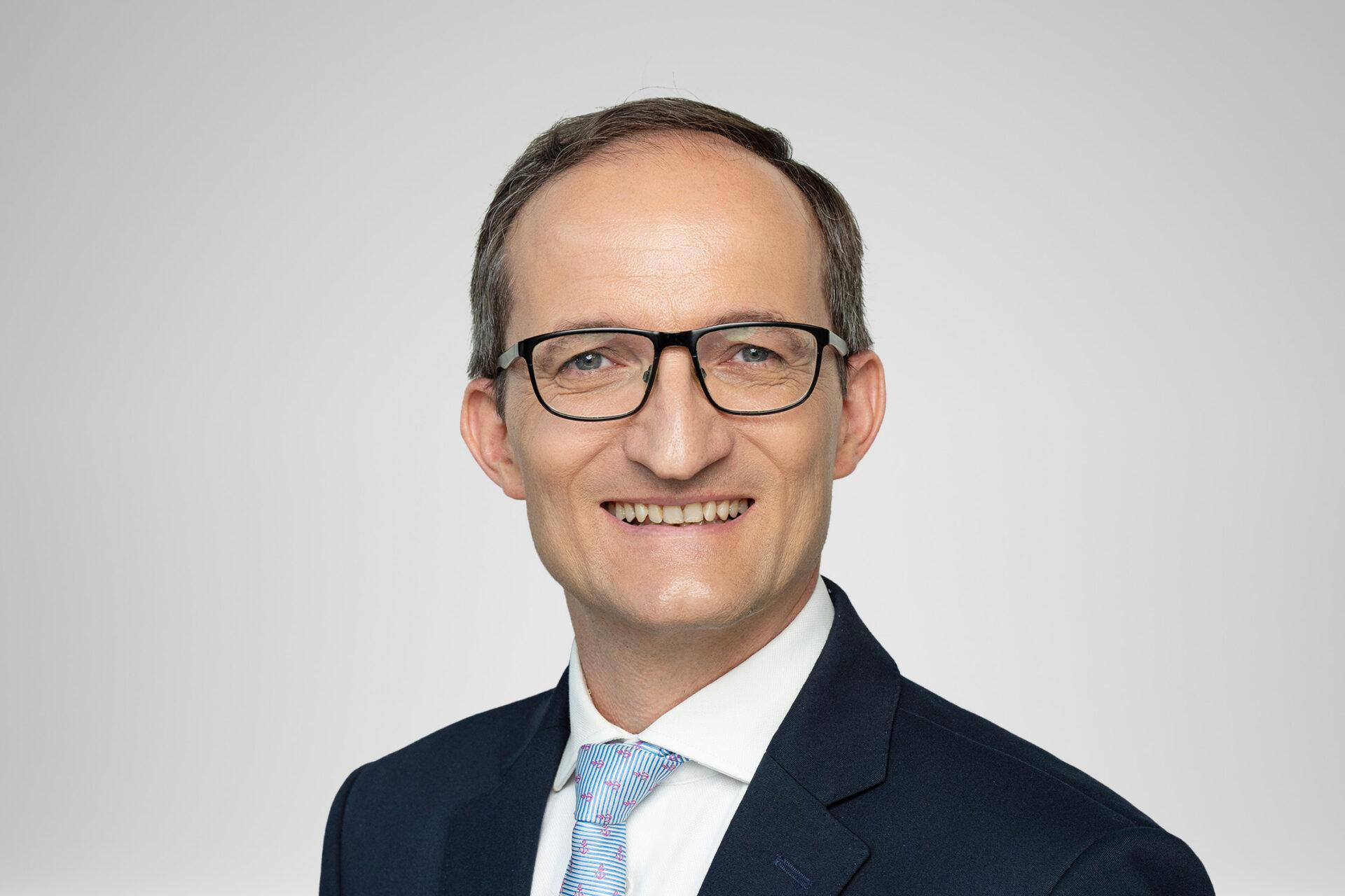 Piotr Grauer, partner associate w zespole fuzji i przejęć w dziale deal advisory oraz lider doradztwa dla sektora dóbr konsumpcyjnych w KPMG Poland