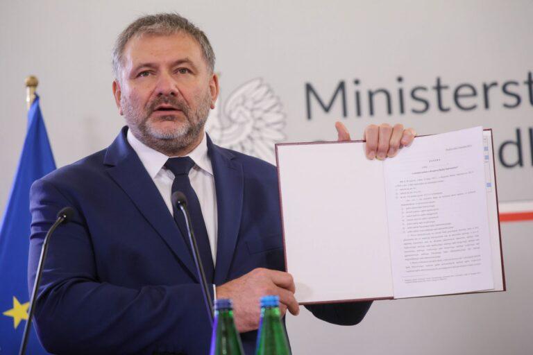 Zdjęcie przedstawia ministra sprawiedliwości Waldemara Żurka