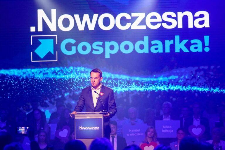 Na zdjęciu ostatni, jak się okazało, przewodniczący Nowoczesnej Adam Szłapka podczas Konwencji Krajowej Nowoczesnej w 2023 r.
