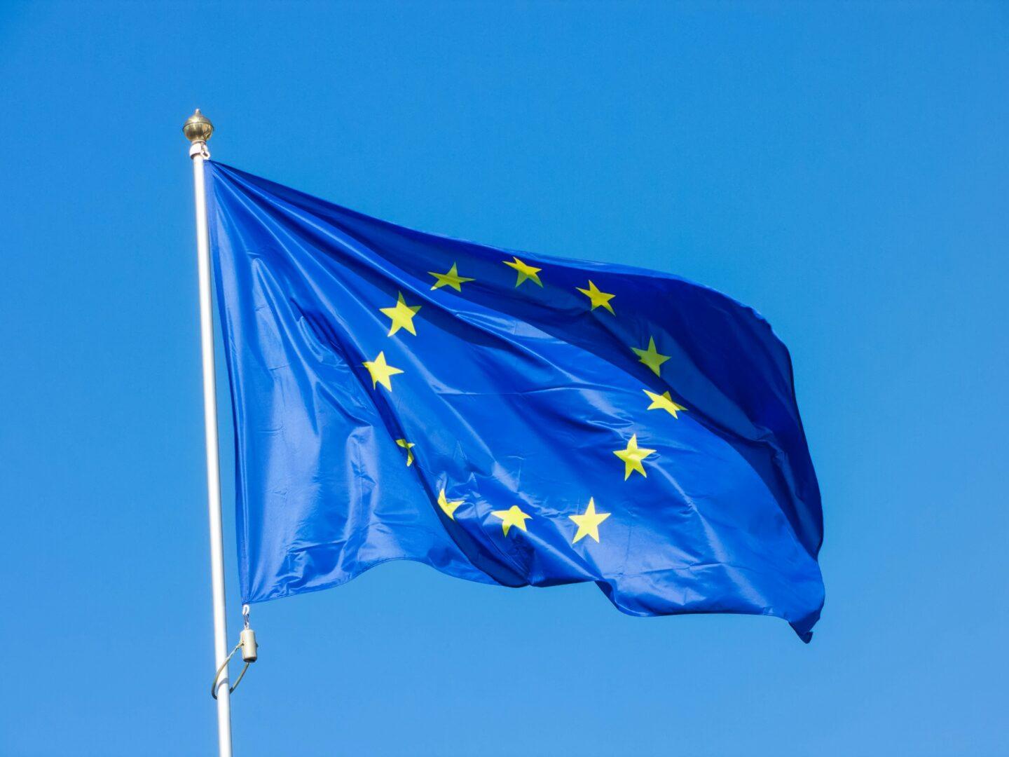 Unijne fundusze otwierają przed firmami nową erę finansowania – od dotacji po elastyczne kredyty InvestEU wspierające innowacje, cyfryzację i zieloną transformację europejskiej gospodarki. Fot. Alexey Larionov/unsplash