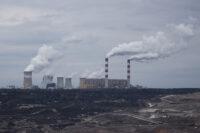 Na zdjęciu widok na elektrownię i kopalnię węgla brunatnego w Bełchatowie