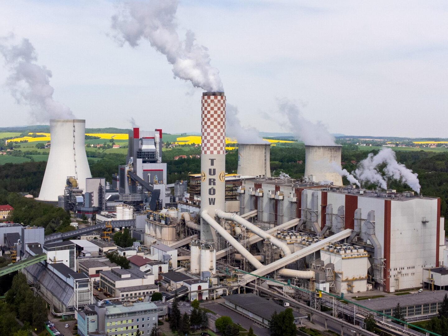 Na zdjęciu węglowa elektrownia cieplna, PGE Górnictwo i Energetyka Konwencjonalna S.A. Oddział w Turowie