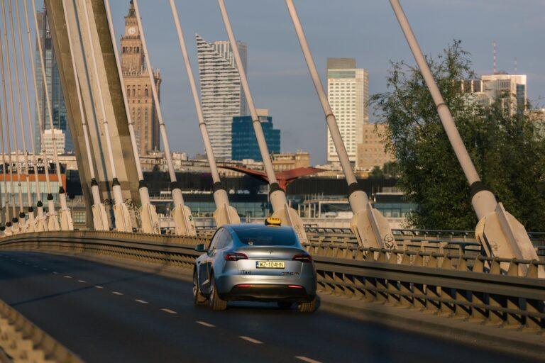 iTaxi dzięki połączeniu z Ele Taxi powiększy liczbę taksówek dwukrotnie
