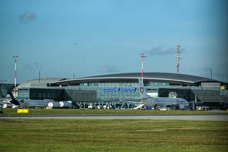 Na zdjęciu Port Lotniczy im. Rodziny Ulmów w Jasionce