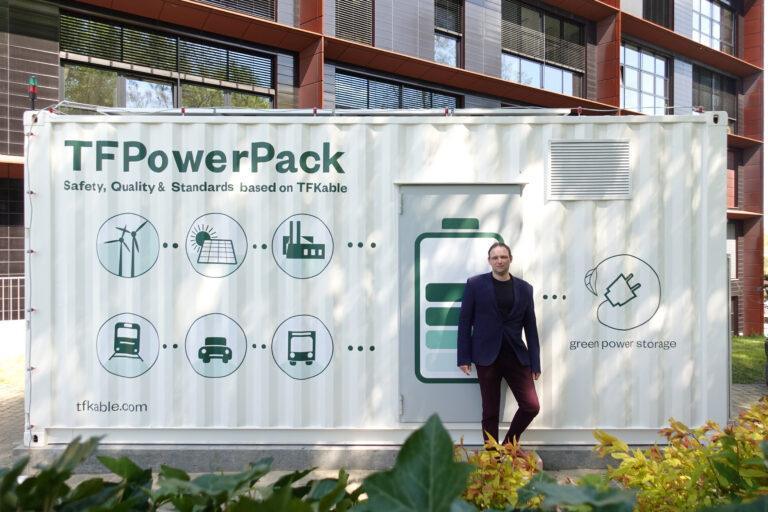 Lubelska uczelnia stworzyła trzy innowacyjne, modułowe i mobilne magazyny energii.