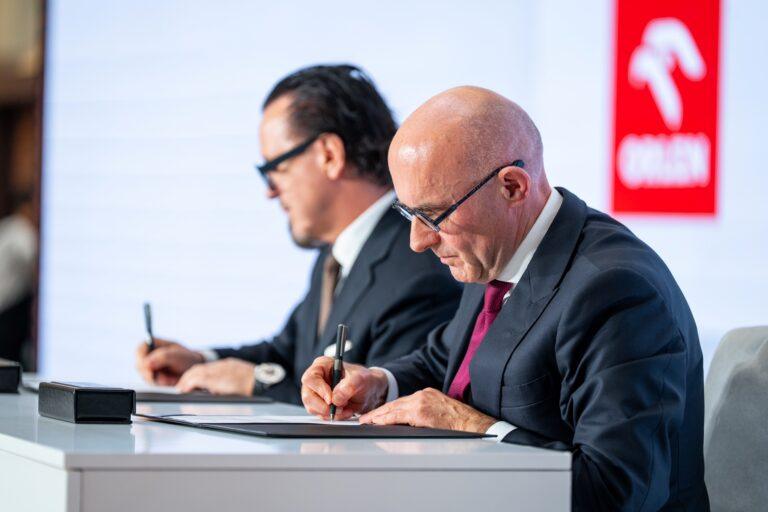 Na zdjęciu na pierwszym planie prezes Orlenu Ireneusz Fąfara