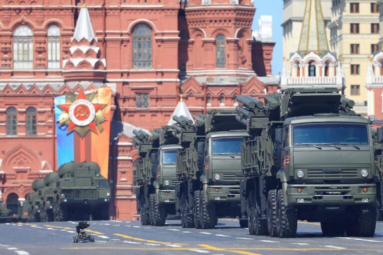 Na zdjęciu systemy Pancyr-S na paradzie wojskowej w Moskwie w 2018 r.