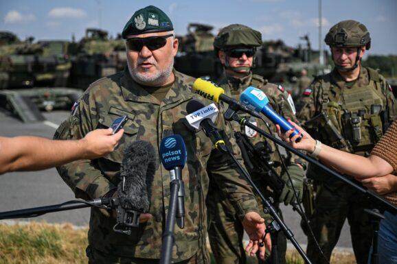 Obowiązkowy pobór do wojska? Szef P7 mówi "tak"