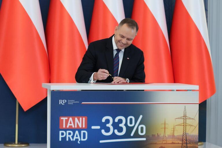 Prezydent Karol Nawrocki podpisuje projekt ustawy, która ma na celu obniżenie rachunków za prąd