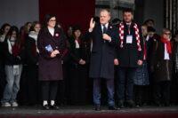 Od lewej prezydent Gdańska Aleksandra Dulkiewicz, w środku premier RP Donald Tusk, po prawej szef Urzędu do Spraw Kombatantów i Osób Represjonowanych Lech Parell