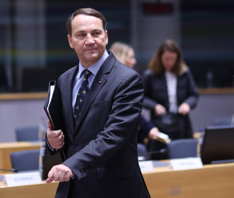 Minister Radosław Sikorski na spotkaniu w Brukseli, 20 listopada 2025 r.