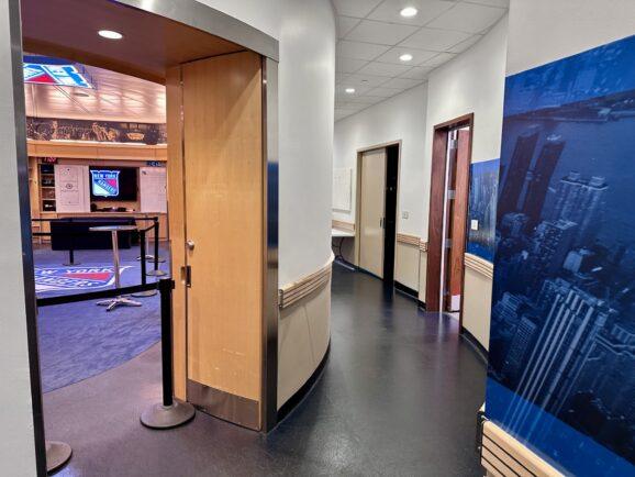 Weszliśmy za kulisy Madison Square Garden. Jakie luksusy mają koszykarze Knicks i hokeiści Rangers?