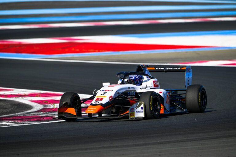 Na zdjęciu bolid polskiego kierowcy Tymka Kucharczyka