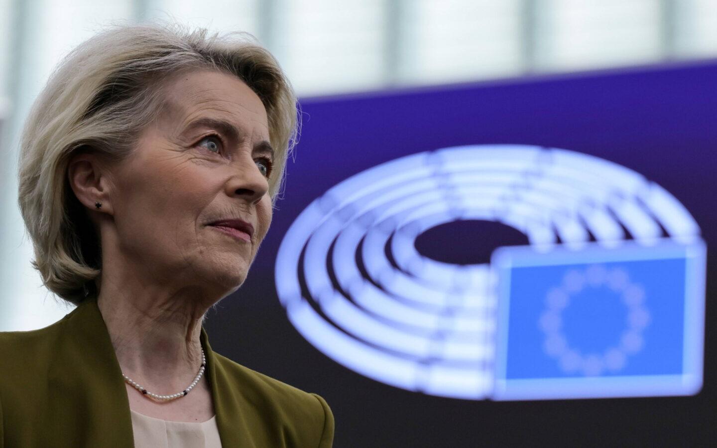 Ursula von der Leyen w europarlamencie w Strasburgu, 26 listopada 2025 r.