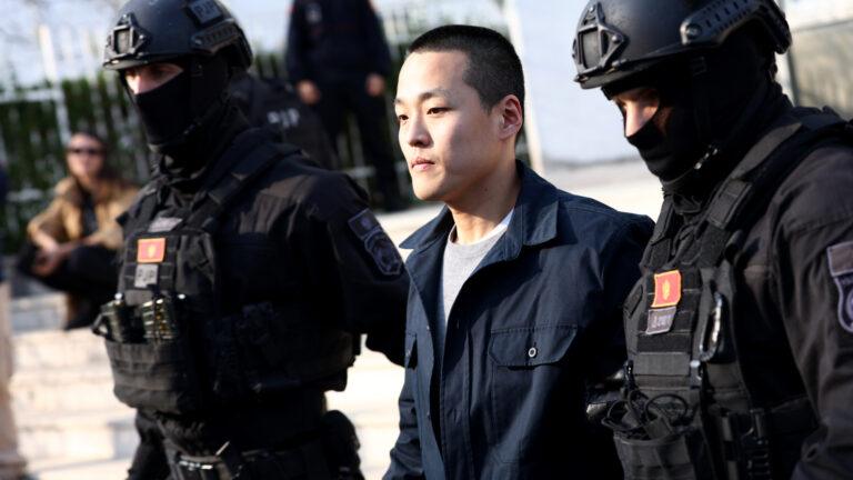 Na zdjęciu Do Kwon w trakcie procedury ekstradycji w Czarnogórze, marzec 2024 r.