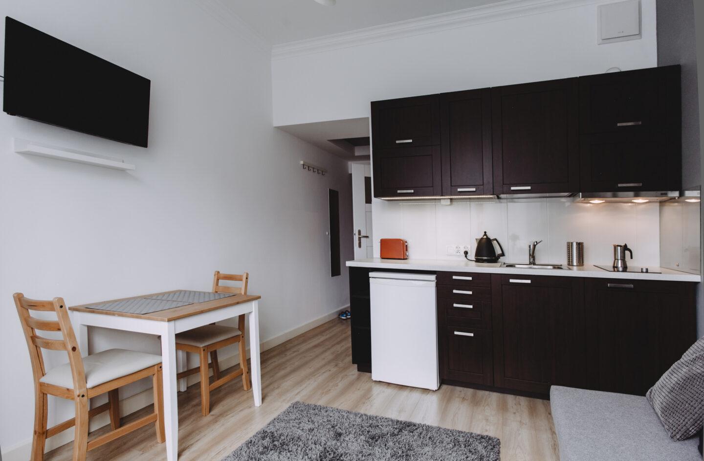 Niewielka kawalerka gotowa do zamieszkania