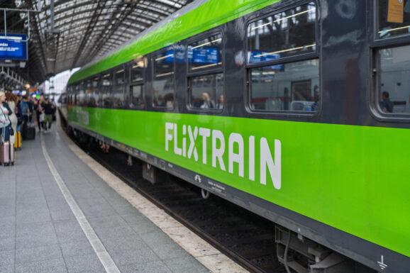 Flixtrain na razie nie pojedzie po polskich torach. „Trzeba będzie poczekać kolejny rok”