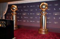Na zdjęciu Złote Globy na scenie