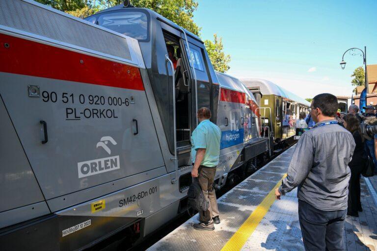 Na zdjęciu: Lokomotywa na wodór firmy PESA