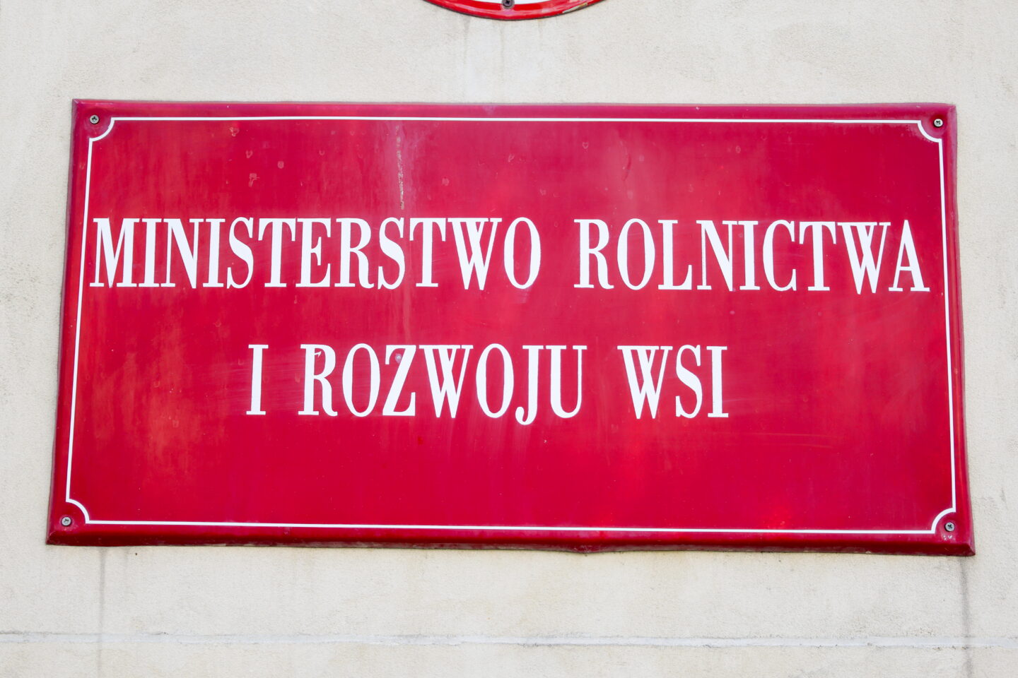 Tablica na gmachu Ministerstwa Rolnictwa i Rozwoju Wsi w Warszawie