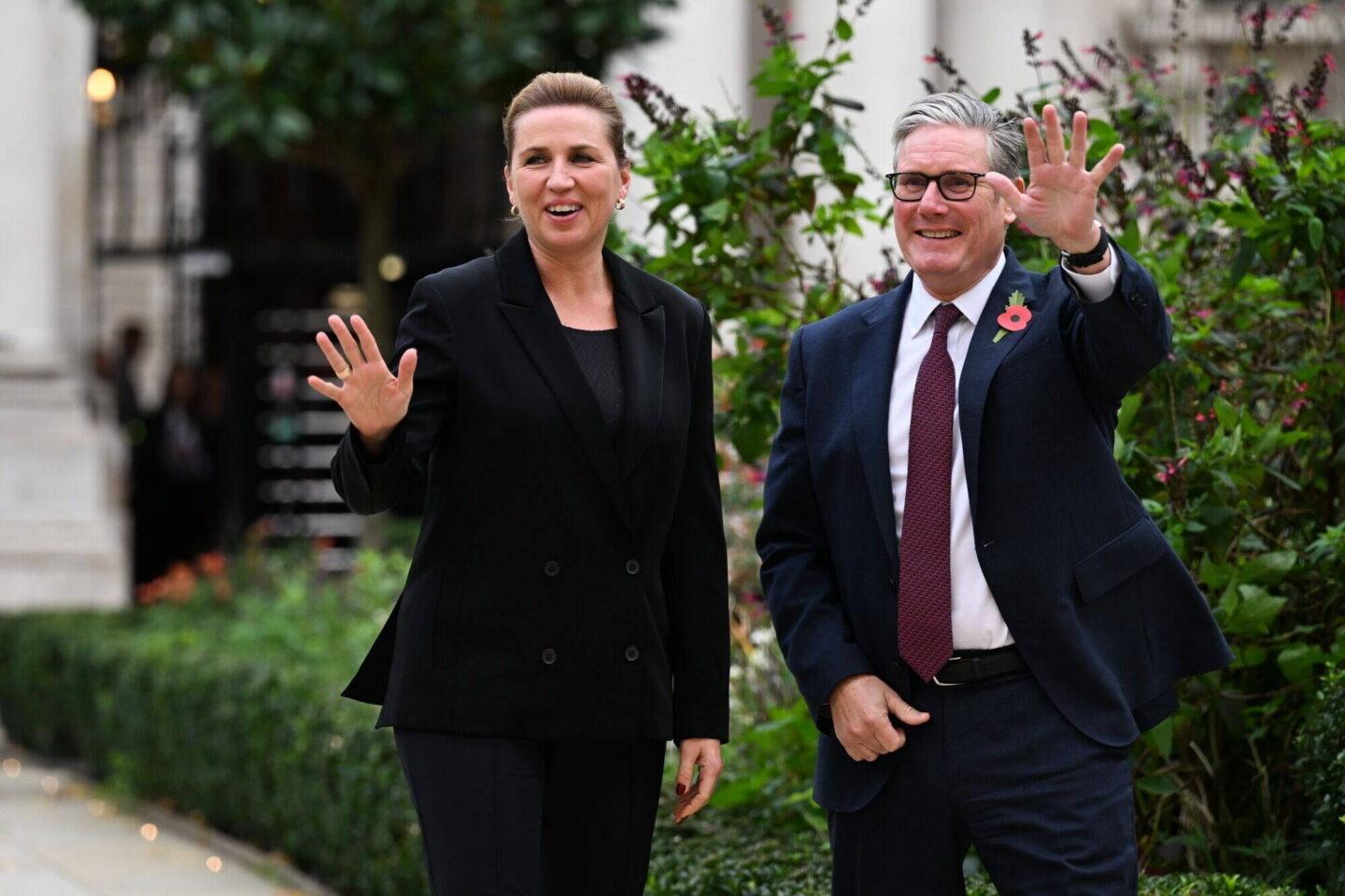 Na zdjęciu: Mette Frederiksen i Keir Starmer