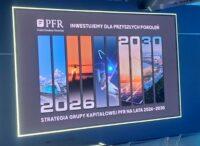 Na ekranie wykresy z prezentacji strategii Polskiego Funduszu Rozwoju