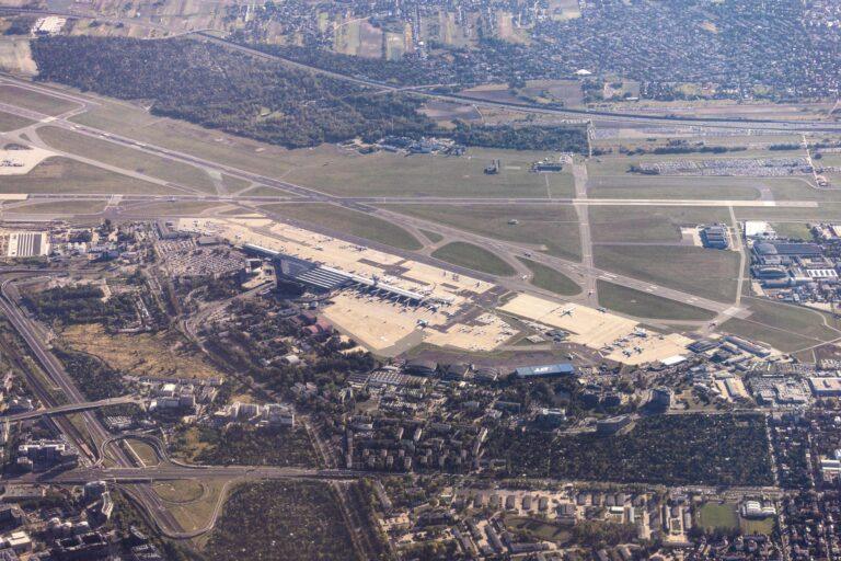 Lotnisko Chopina w Warszawie. Widok z lotu ptaka