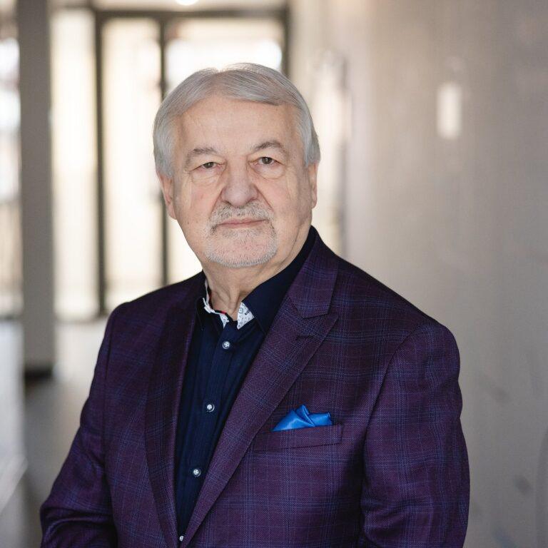 Ostatni fizyczny artefakt pieniądza. Co mówi o nas epoka plastikowych kart? (WYWIAD)