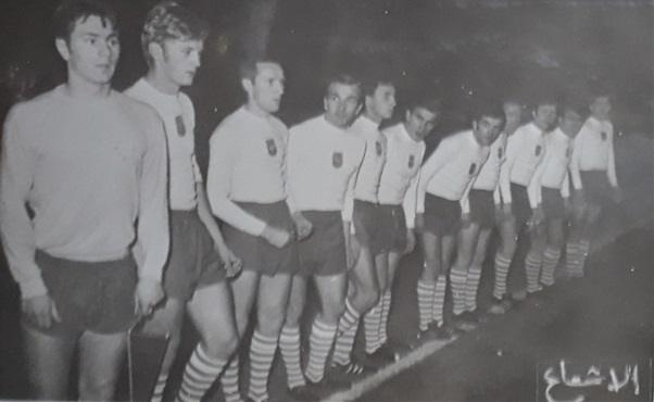 Młodzieżowa reprezentacja Polski przed meczem z Reprezentacją Armii Iraku. Od lewej: Władysław Grotyński, Jerzy Gorgoń, Krystian Michallik, Joachim Stachuła, Jan Rudnow, Gerard Pawlik, Edward Biernacki, Gerard Rother, Bronisław Bula, Ryszard Szymczak, Jerzy Wyrobek. 