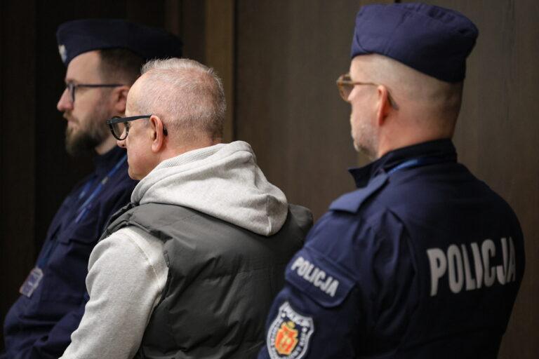 Oskarżony Piotr Polaszczyk (w środku) na sali rozpraw Sądu Okręgowego Warszawa-Praga