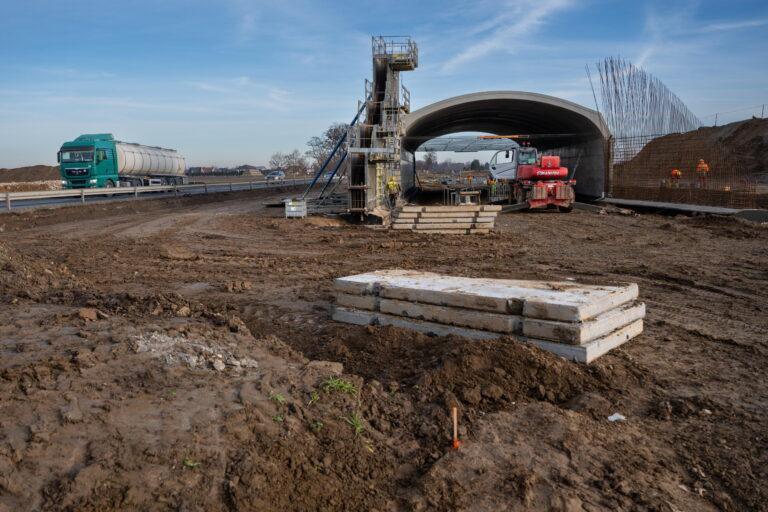 Na zdjęciu budowa drogi S17 na odcinku Zamość Wschód - Zamość Południe w okolicach miejscowości Łabunie