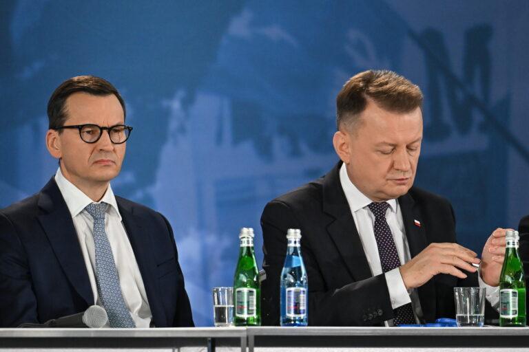 Na zdjęciu z października 2025 r. były premier Mateusz Morawiecki (z lewej) oraz były szef MON Mariusz Błaszczak