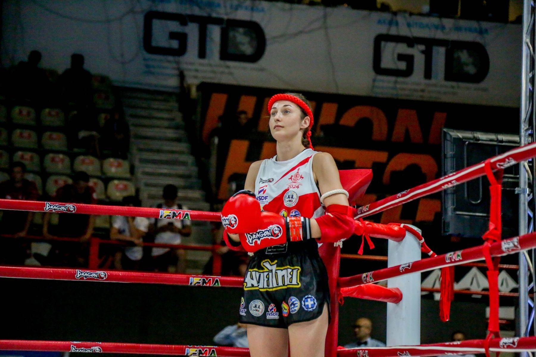 Na zdjęciu Adriana Płachta, polska mistrzyni muay thai