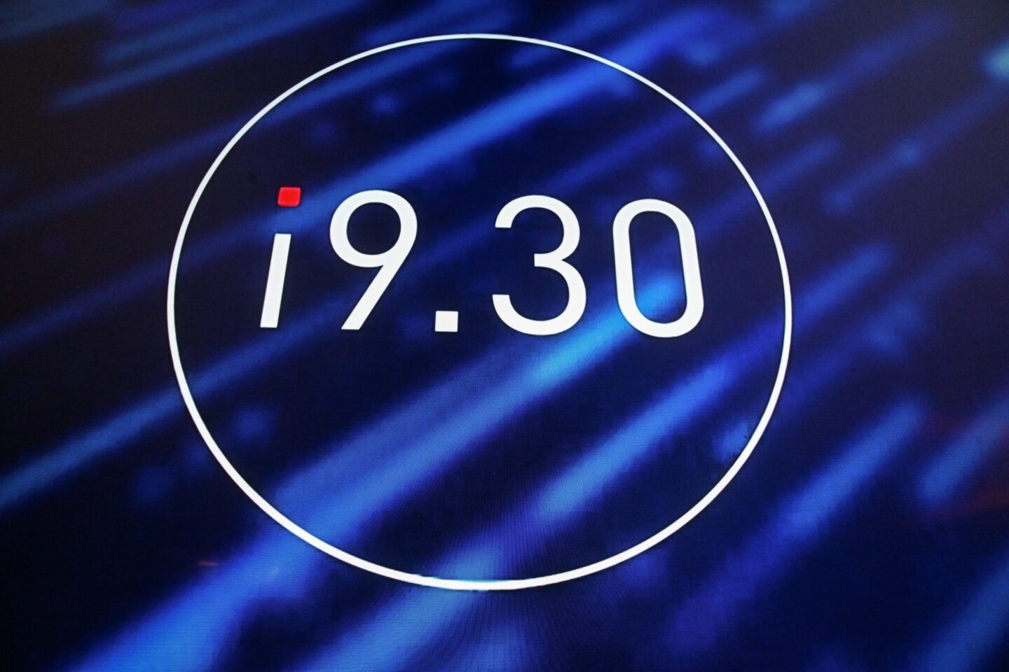 Na ekranie telewizyjnym pierwsze wydanie programu informacyjnego "19:30"