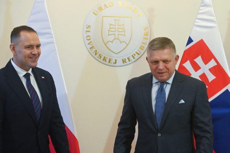 W listopadzie Karol Nawrocki spotkał się w Bratysławie z premierem Robertem Fico.