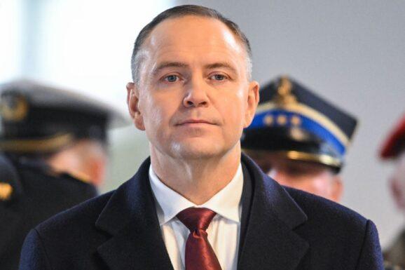 Karol Nawrocki ze swoim projektem ustawy łańcuchowej wybiera między złymi rozwiązaniami. O politycznych konsekwencjach przeciągania liny nad łańcuchami