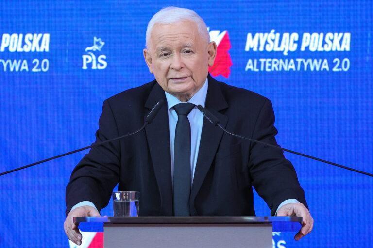 Prezes PIS Jarosław Kaczyński przemawia na sobotniej konferencji