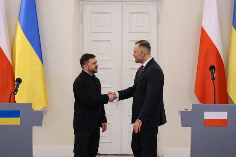 Prezydent Ukrainy Wołodymyr Zełenski i prezydent Polski Karol Nawrocki podczas spotkania w Pałacu Prezydenckim w Warszawie