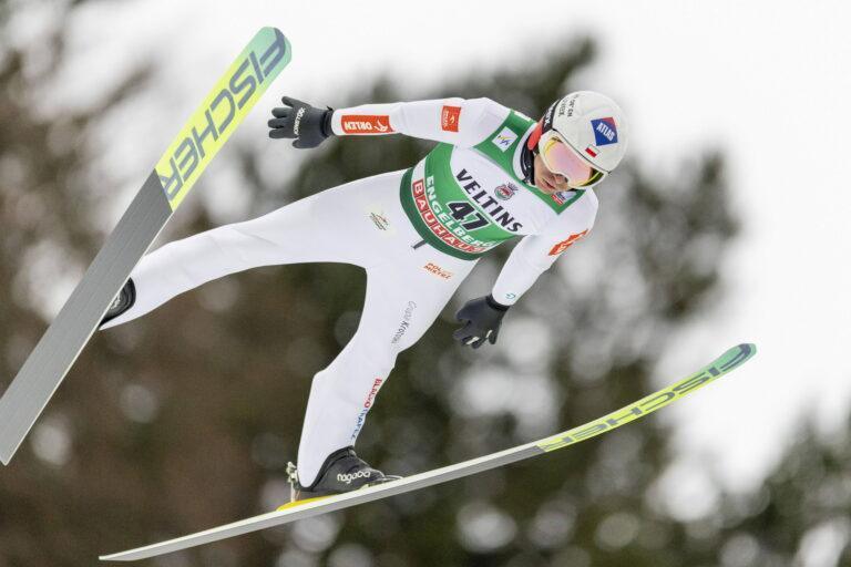 Kamil Stoch w trakcie lotu