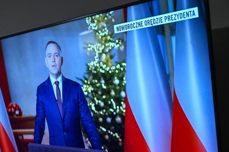 Orędzie prezydenta widoczne w telewizorze