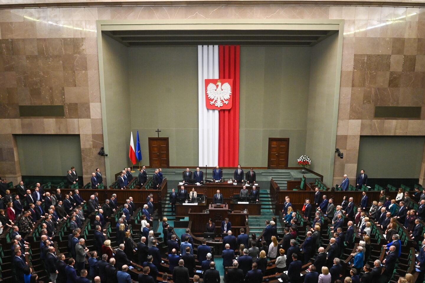 Posłowie na sali obrad Sejmu, 17 grudnia 2025 r.