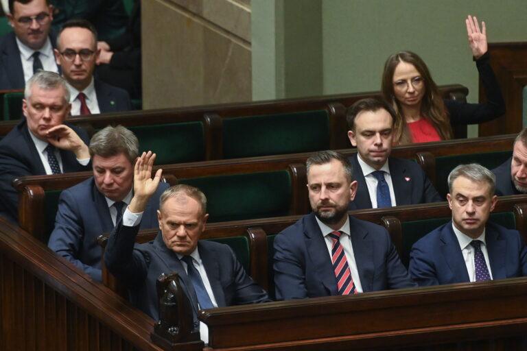 Ławy rządowe na sali obrad Sejmu w Warszawie