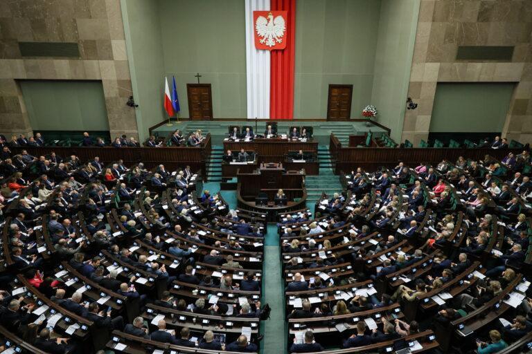Na zdjęciu posłowie na sali obrad sejmu