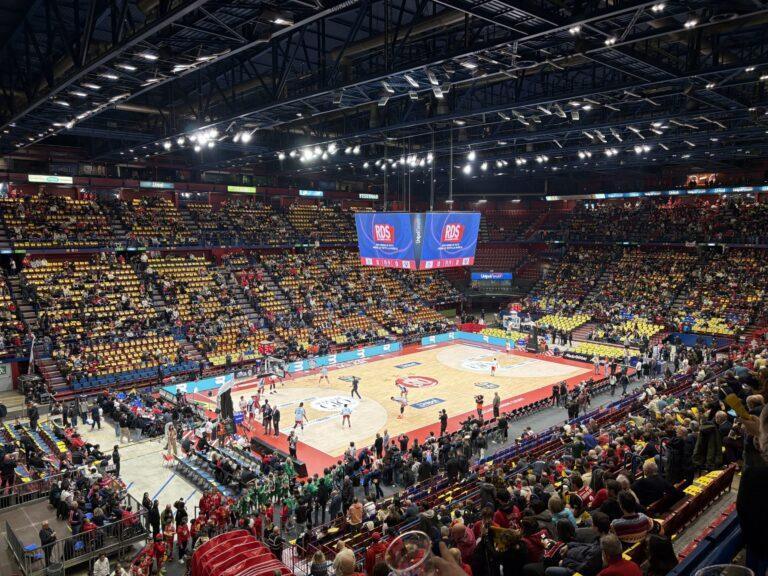 Unipol Arena przed meczem.