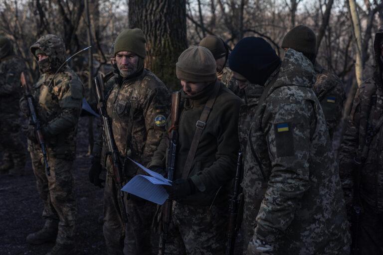 Świąeczna msza dla ukraińskich żołnierzy na froncie w obwodzie donieckim